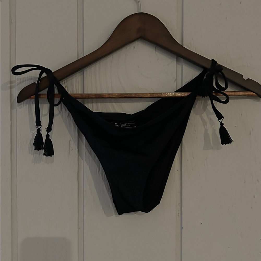 Bikini bottom. Sexy! Fits like small. Love. Couldn’t wear it. Too small 4 me!